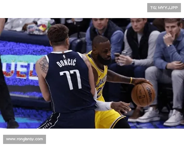 NBA总决赛独行侠欧文缺阵东契奇单核带队力战对手展现领袖风采 NBA总决赛独行侠欧文缺阵东契奇单核带队力战对手展现领袖风采
